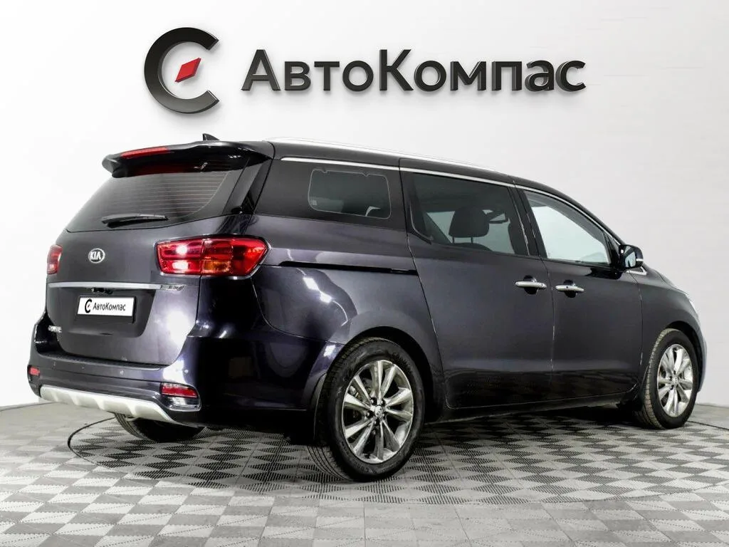 Kia Carnival