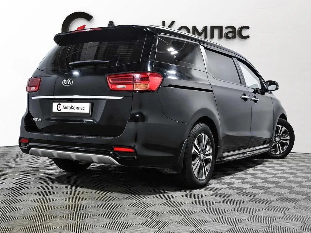 Kia Carnival