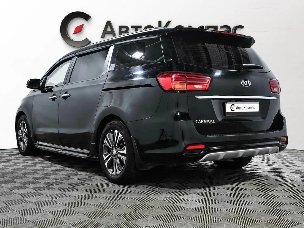Kia Carnival