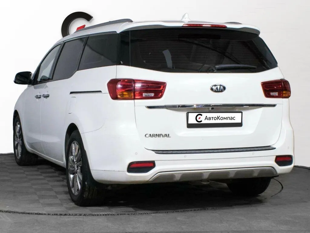 Kia Carnival