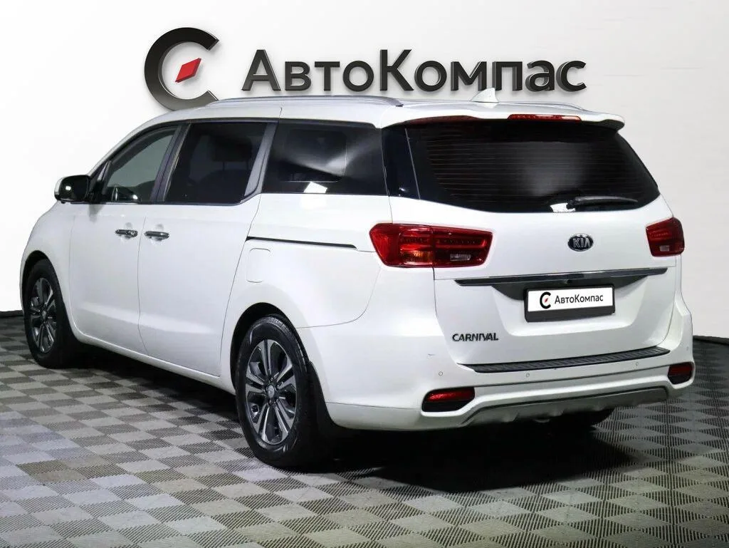 Kia Carnival