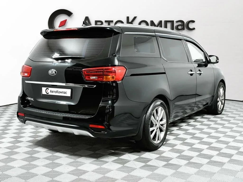 Kia Carnival