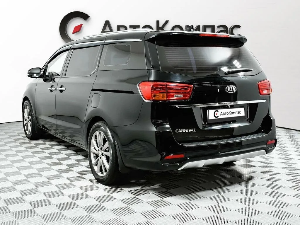 Kia Carnival