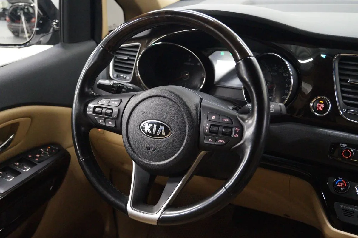 Kia Carnival