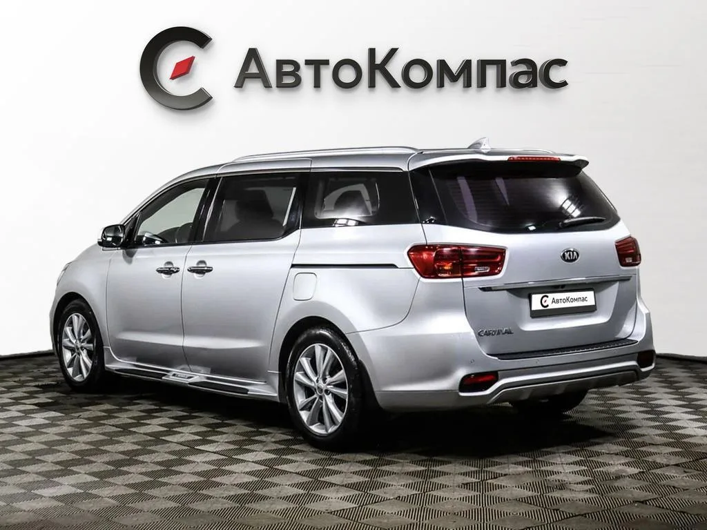 Kia Carnival