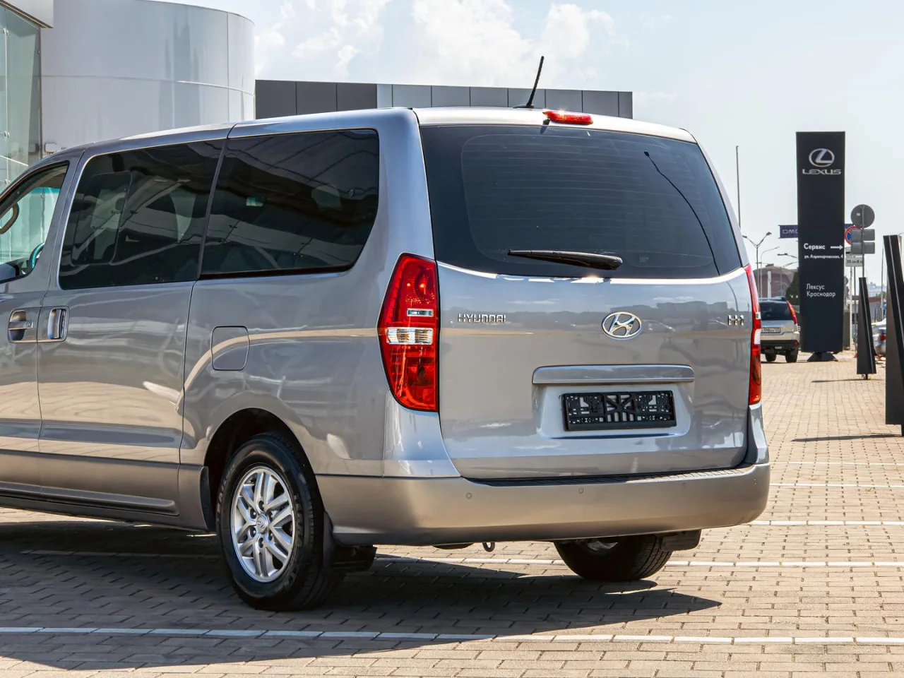 Hyundai H-1