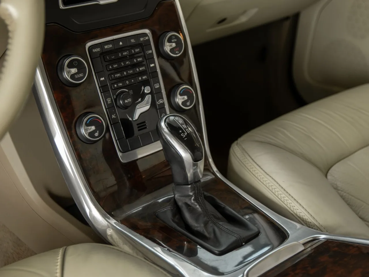 Volvo XC70