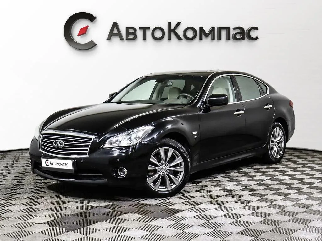 Infiniti Q70