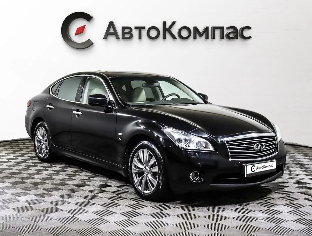 Infiniti Q70