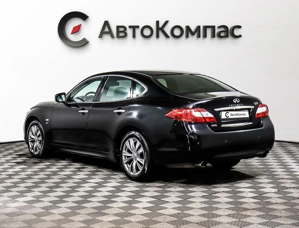 Infiniti Q70