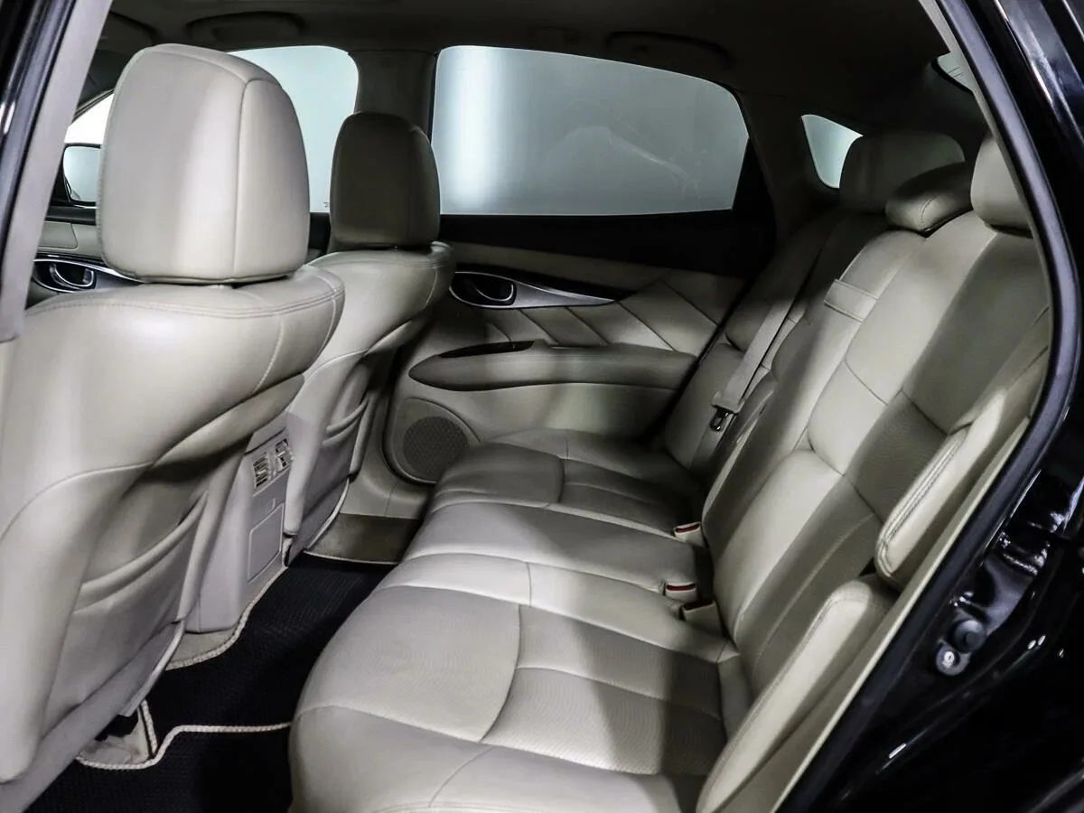 Infiniti Q70