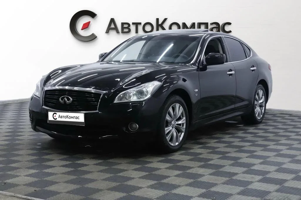 Infiniti Q70