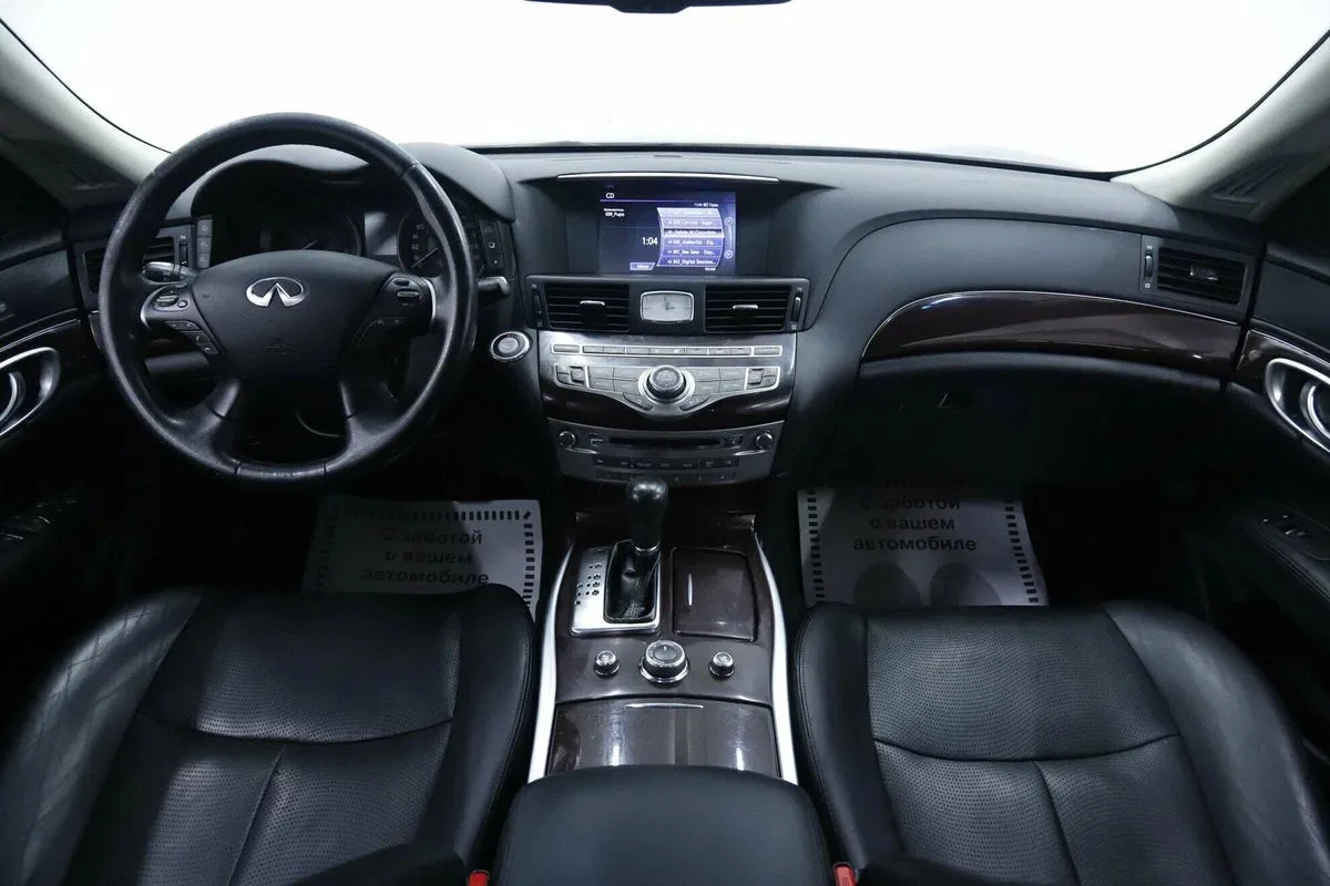 Infiniti Q70