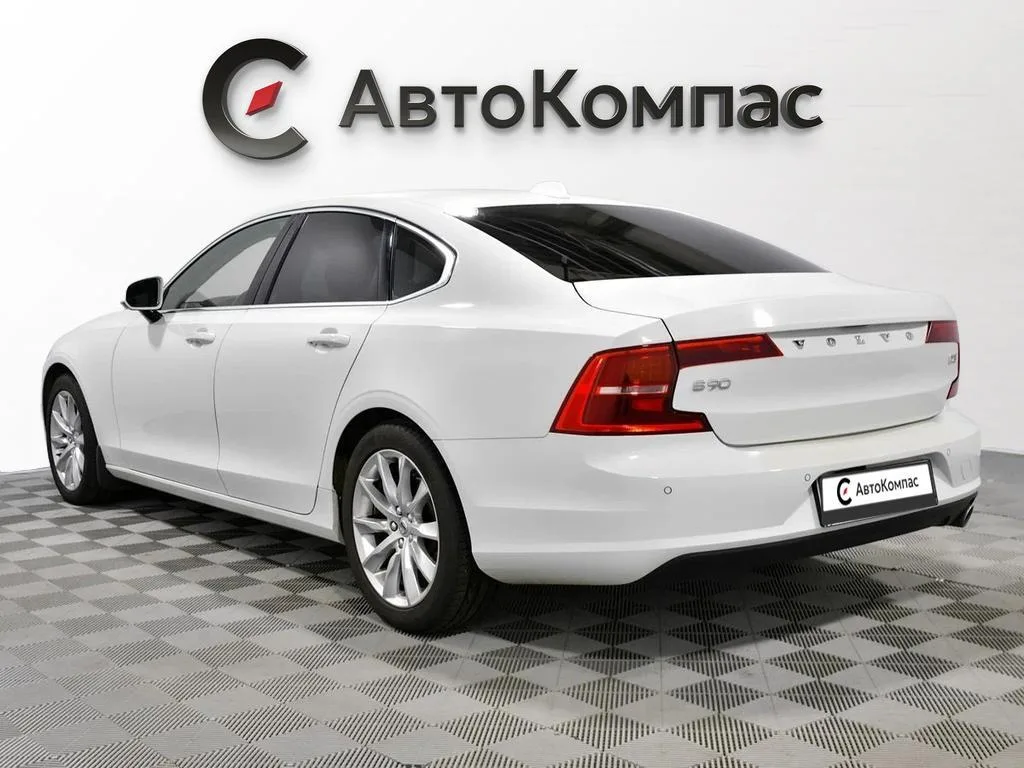 Volvo S90