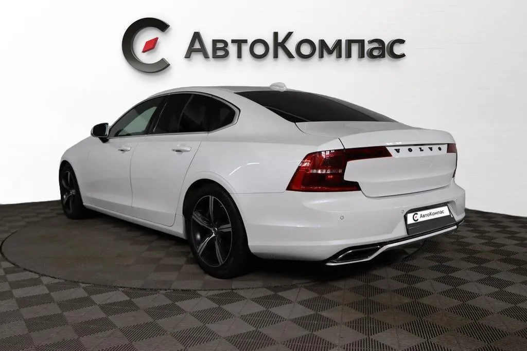 Volvo S90